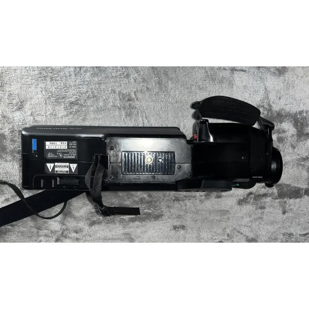 Magnavox CVK315AV01 Movie Maker VHS CCD Video Camcorder With Case Works